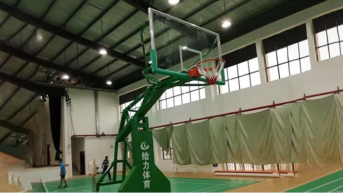 移動(dòng)籃球架