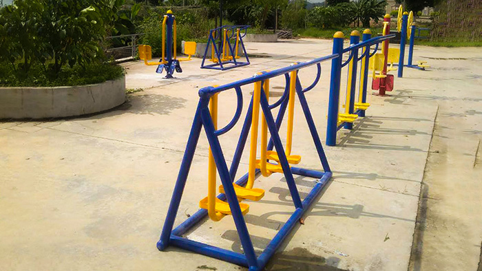 惠州廣場健身器材修復美化工程進行時